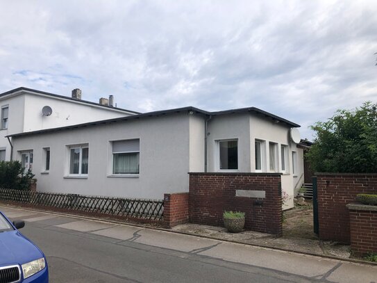 Großer Bungalow mit Garage in Mariental