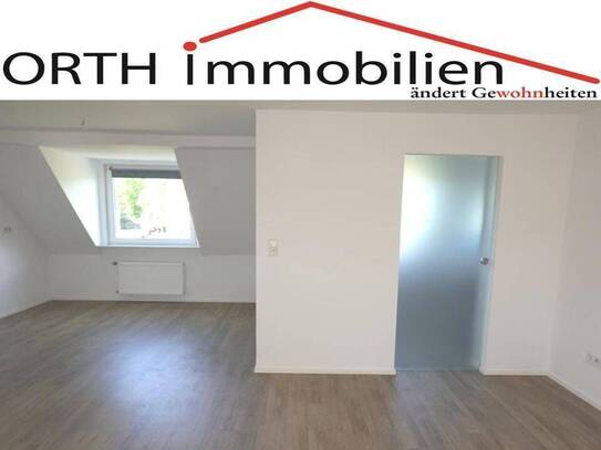 Moderne 2 Zimmer DG-Wohnung / 2. OG / Eignet sich für eine Einzelperson!