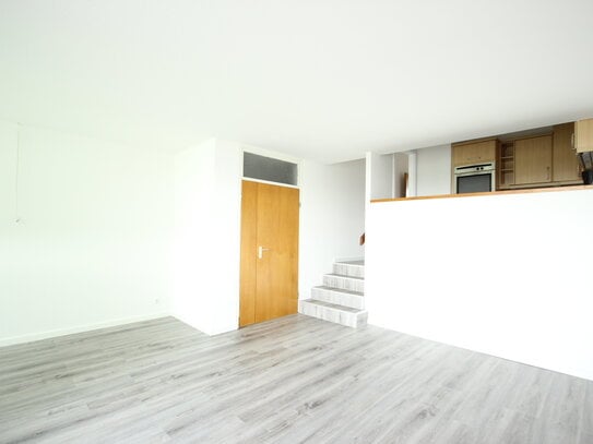 2 Zimmer, Maisonette,EBK, DuBad, Balkon,Schwimmbad, Sauna, gute Öffis, PKW Stelplatz anmietbar