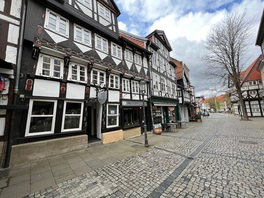 Apartments und ein Restaurant mit Bar im Herzen von Braunschweig zu verkaufen.