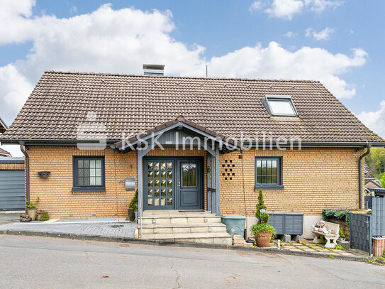 Schickes Zweifamilienhaus in Feldrandlage und mit viel Platz.