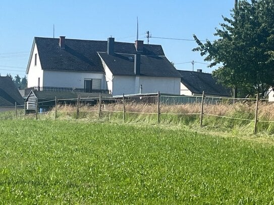 Gelegenheit | Ein- bis Zweifamilienhaus + Nebengebäude in landschaftlich reizvoller Lage