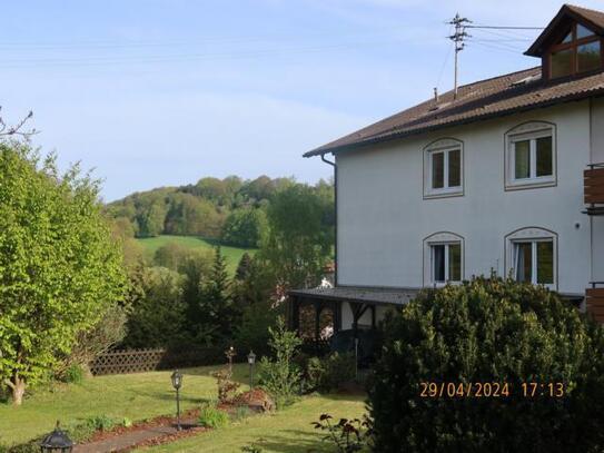 Nähe Homburg: Topgepflegtes Mehrgenerationenhaus mit viel Atmosphäre in toller Wohnlage