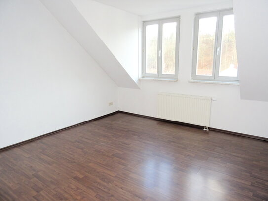 ** mit Balkon ** 3 Zimmer Wohnung im Zentrum vom Werdau zu vermieten !