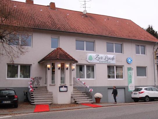 Großzügiges Wohn-und Geschäftshaus in zentraler Ortslage, nähe Ottweiler, geeignet für viele Verwendungen.