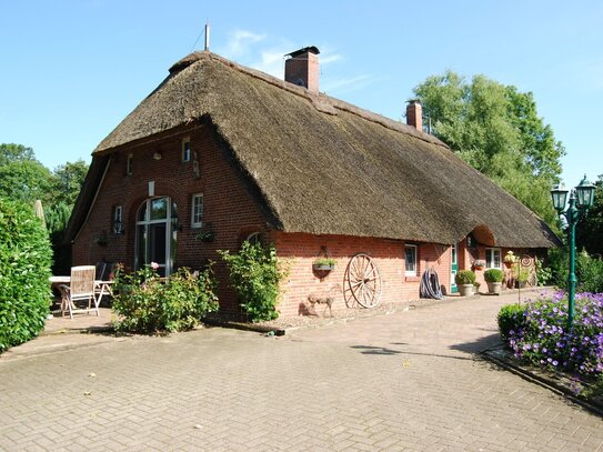 Reetdachhaus in Traumlage auf ca. 6.523 m² großem Grundstück mit Weidenblick.....