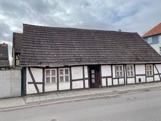 Ein Denkmal, mit Nebengelass, individuell nutzbar, in Haldensleben bei Magdeburg preisgünstig zu verkaufen