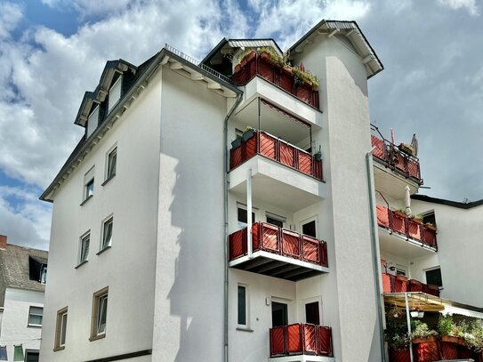 MITTEN IN DER STADT - AUFZUG - BALKON