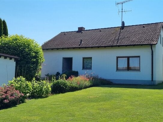 "Bungalow optional mit Einliegerwohnung im DG" - Wohnhaus mit Einzelgarage in 85416 Langenbach