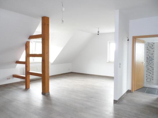 2-Zimmer Dachgeschoss- Lemnitz - Ihr neues Zuhause!***