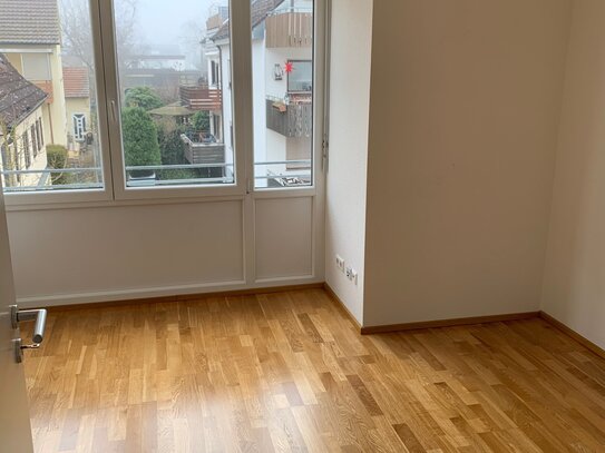 Fußläufig zu Stadtbahn und Neckar: 4 Zimmer Wohnung mit Balkon in Remseck am Neckar