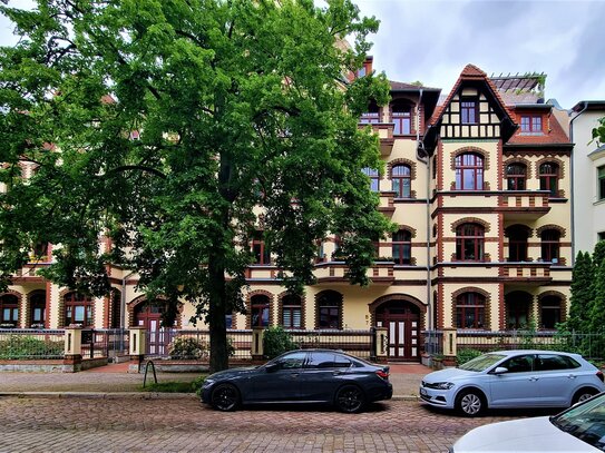 Stadtfeld Ost I 2 Zimmer I Balkon I Wohnküche mit Einbauküche I Tageslichtbad mit Wanne und Dusche