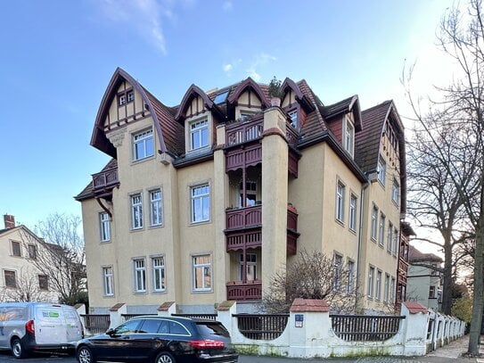 Besondere 2-Zimmer Dachgeschoss-Wohnung mit Blick über Dresden