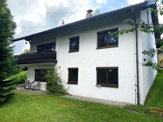 Wohnhaus mit ELW (Ferienwohnung) in Regen