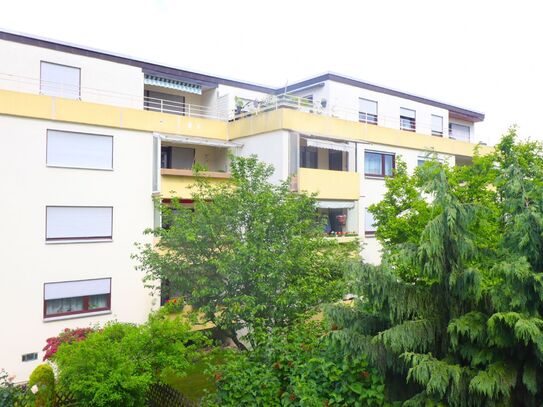 **Gut geschnittene 4,5 Zimmer Wohnung mit Balkon**