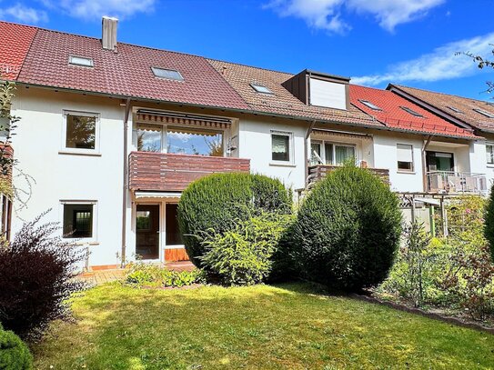 NEU! Großes Reihenhaus mit 7 Zimmern, 3 Bädern und Garage!