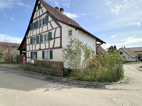 Denkmalgeschütztes Zweifamilienhaus mit viel Potenzial in naturverbundener Lage