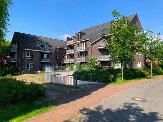 Dachgeschosswohnung in ruhiger Lage mit Balkon, einem TG-Stellplatz und einem Außenstellplatz