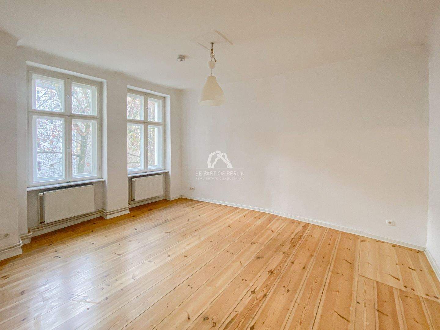 INTERESSANTE UND KLASSISCH SCHÖNE ALTBAUWOHNUNG! RUHIG LAGE IM GARTENHAUS! PROVISIONSFREI!