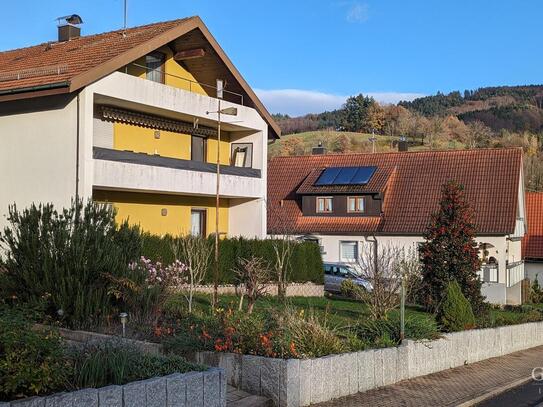 Sonniges Zweifamilienhaus mit unverbautem Blick