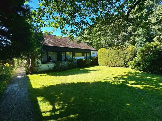 Achim-Uphusen! Gemütliches Einfamilienhaus mit breiter Garage und Carport in attraktiver Wohnlage!