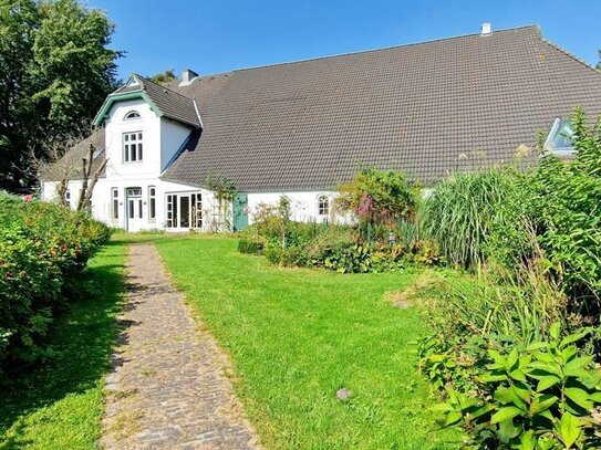 Gelegenheit: Charmanter Hof mit Naturkindergarten an der Nordsee und 1,5 ha Land