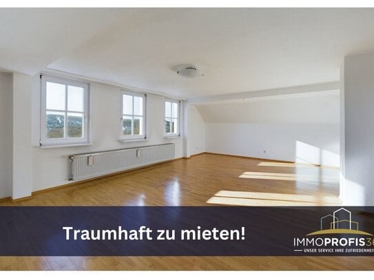 Helle, moderne 2-2,5 Zimmer Dachgeschosswohnung mit Flair und Charme