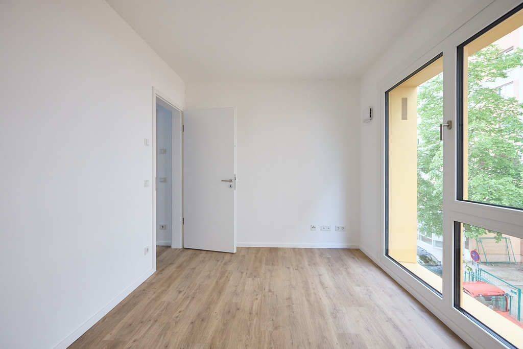 Wohnen mit Komfort: Stilvolle 4-Zimmer-Wohnung mit Terrasse in Mitte - Photo 1
