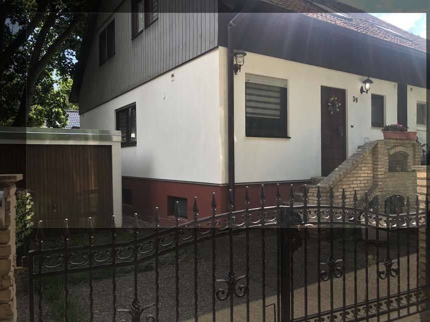 Familienfreundliche Doppelhaushälfte in Lichtenrade mit Garten, Garage und ausgebautem Keller - Photo 1