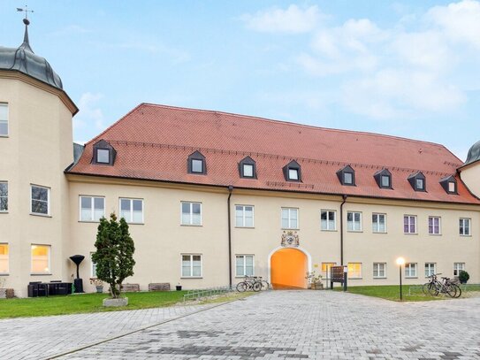 Traumhafte 4-Zimmer-Wohnung im Schloss - vereint historischen Charme und moderne Eleganz