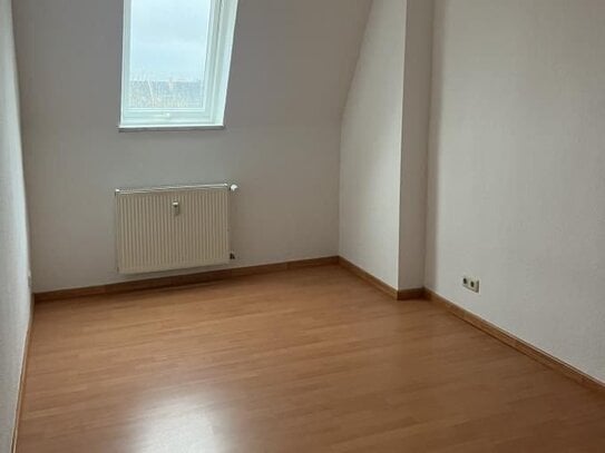 Perfekte Dachwohnung mit großem Balkon und tollen Blick in den grünen Innenhof!