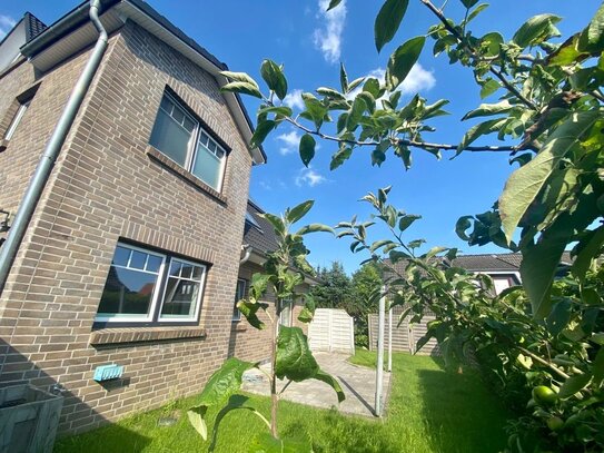 Schönes Einfamilienhaus mit gemütlichem Garten in zentraler Lage - Courtagefrei