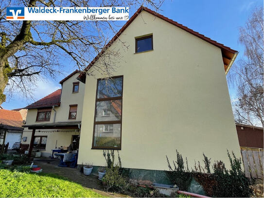 Wohnhaus mit Nebengebäuden und großem Grundstück in Frankenberg-Geismar