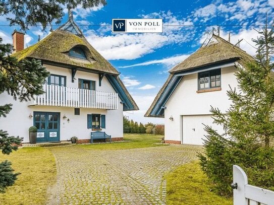 Reetgedecktes Architektenhaus auf großzügigem Grundstück | 2 Balkone, Terrasse & Sauna