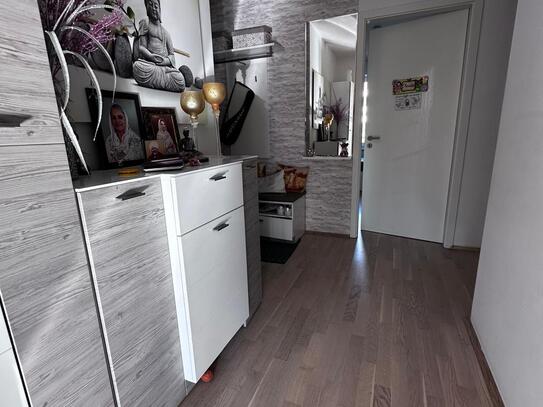 Moderne 3 Zimmer Wohnung mit teilmöbliert sofort verfügbar