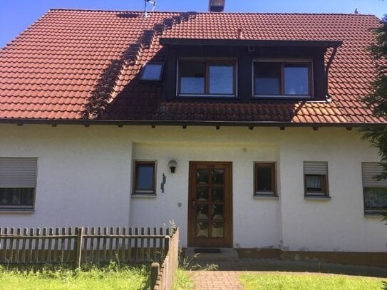 4-Zimmer-DG-Wohnung im Zweifamilienhaus mit Balkon und eigenem Garten (ab 01.01.2025)