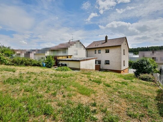 Viel Platz! Zweifamilienhaus in Öschelbronn