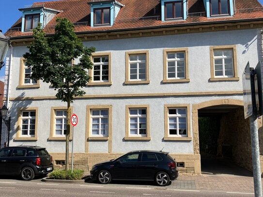 **Frisch renovierte 4-Zimmer-Wohnung in Eggenstein-Leopoldshafen mit mediterranem Innenhofblick**