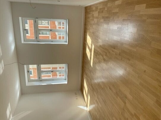 ATTRAKTIVE WOHNUNG mit PARKETT, FUßBODENHEIZUNG, BALKON, GÄSTE WC SOWIE MODERNEM BAD!!!