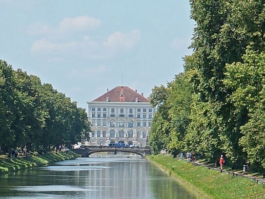 Gemütliches Dachgeschoss-Apartment direkt am Nymphenburger Kanal...