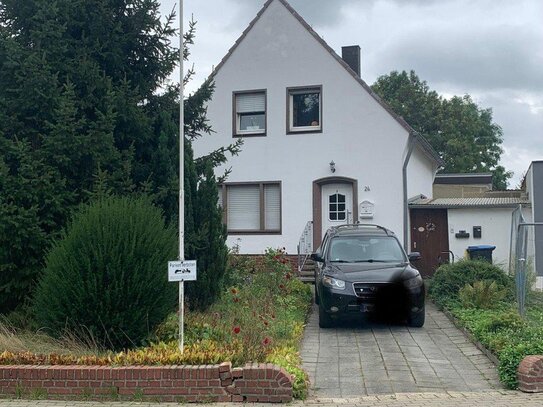 Freistehendes Wohnhaus mit Einliegerwohnung auf großem Grundstück in Grevenbroich-Kapellen