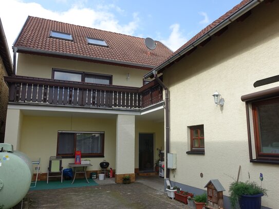 3-Familienhaus mit Nebengebäuden, Garten und Garage