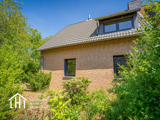 **Ihr neues Zuhause: Charmante Doppelhaushälfte mit großzügigem Garten wartet auf Sie!**