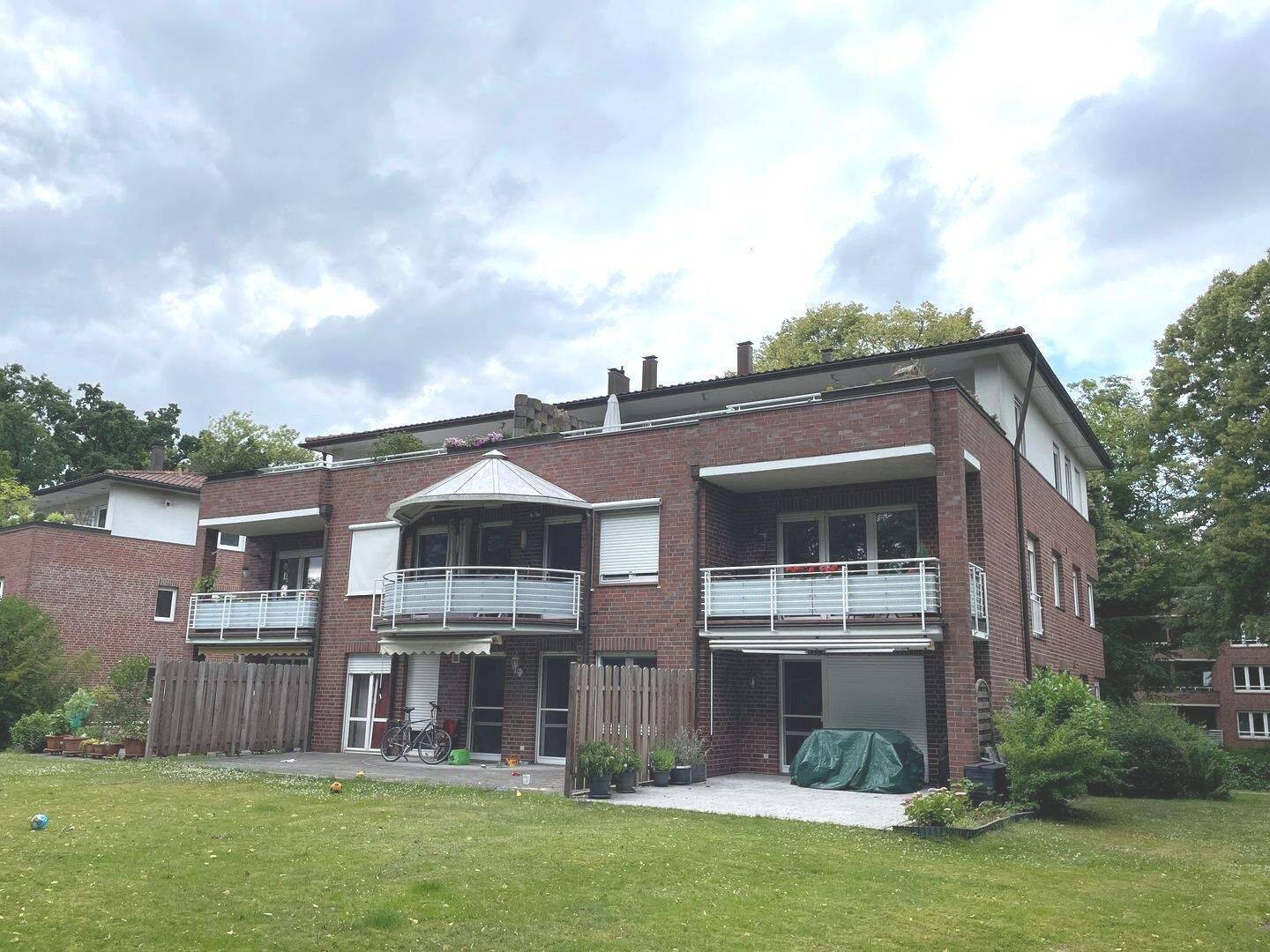 Verkaufsangebot für eine vermietete 3 Zimmer Penthouse-Wohnung, im 2OG - linke Seite, ca. 85,61 m² Wohnfläche, Eichenhöhe 4c in 21073 Hamburg-Harburg