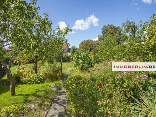 IMMOBERLIN.DE - Sanierungsbedürftiges Einfamilienhaus mit Sonnengarten & Nebengebäude nahe Templiner See