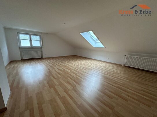 Helle 4-Zimmer-Dachgeschosswohnung mit Dachterrasse und Einbauküche in Bad Soden-Salmünster