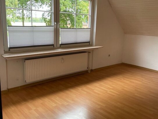 *** HOLLENSTEDT - HOLVEDE ! * NÄHE BAB A 1 ! * 2,5 ZIMMER WOHNUNG * EBK * VOLLBAD * GÄSTE WC * GARTENNUTZUNG * GARAGE *…