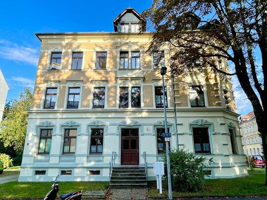 Sonnige und sehr gepflegte 2-Raum Wohnung in grüner und ruhiger Lage am Harthwald in Denkmalobjekt