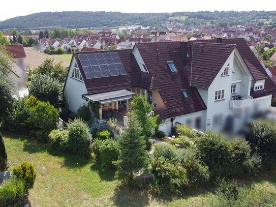 Wohnen wo andere Urlaub machen. EXKLUSIVES Haus im Haus mit eigenem Eingang, Garten, Terrasse, 2 Balkone auf ca. 345 m²…