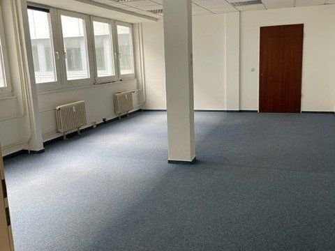 Britz, Warmensteinacher Str.,Top Büro ab sofort, Firmengr., 1 Zi ca.26,72m² ,NUR 607,77 w inkl.Strom,Reinigung,etc.1.OG…